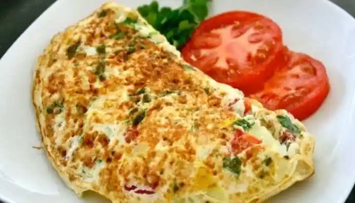 Veg Omelette Recipe: नाश्ते में बनाएं वेज ऑमलेट, स्वाद के साथ पोषण भी मिलेगा भरपूर